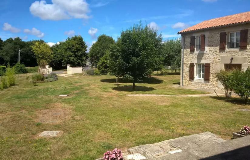 Le Refuge Villa Champagne-Saint-Hilaire Bagian luar foto